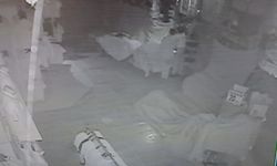 Amasya’da iş yerinden hırsızlık yapan şüpheliler kamerada