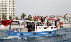 Antalya'da balıkçılardan Bandırma Vapuru'na ithafen tekneli kortej