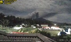 Endonezya’da yanardağda patlama: 7 kasaba tahliye edildi