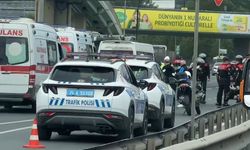 İstanbul-Zeytinburnu'nda motosikletli polis ekibi taksiye çarptı: 2 polis yaralı