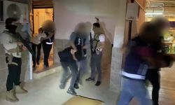 Mersin'de 'tehdit' ihbarına giden polis, aranan 5 şüpheliyi yakaladı