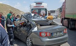 Otomobil, TIR’a arkadan çarptı: 1 ölü, 1 yaralı