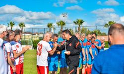 TBMM Parlamento-Meclis Futbol Takımı, Antalya şöhretler karmasıyla dostluk maçı yaptı