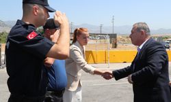 Antalya Vali Vekili Arat ve Emniyet Müdürü Çevik güvenlik kuvvetlerinin bayramını kutladı