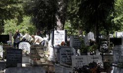 Antalya'da şehitlik ve mezarlıklarda ziyaretçi yoğunluğu