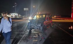Hafif ticari araç, TIR'a çarptı: 1'i bebek, 2'si çocuk 5 yaralı