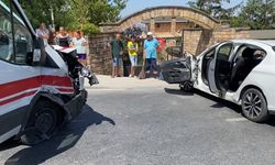 İstanbul - Büyükçekmece'de ambulans otomobile çarptı: 4 yaralı
