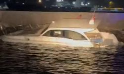 İstanbul- Kadıköy Haydarpaşa'da batmak üzere olan teknedeki 10 kişiyi kurtarıldı - 1