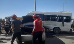 Kahramanmaraş'ta otomobil ile yolcu minibüsü çarpıştı: 8 yaralı