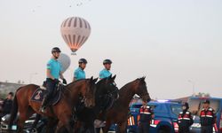 NEVŞEHİR Kapadokya'da jandarmanın 185'inci kuruluş yılı logolu balon havalandı (VİDEO EKLENDİ)