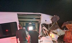 Nevşehir'de traktör ile turistlerin taşındığı minibüs çarpıştı: 10 yaralı
