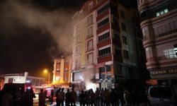 Tokat'ta, apartmanın alt katındaki elektrikçide çıkan yangın korkuttu