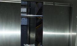 Asansör arıza yapınca iki kat arasında sıkışan kadın hayatını kaybetti