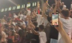 İstanbul-Bakırköy'de Marmaray milli maçı izlemek için durdu