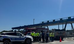 İstanbul - Çekmeköy'de kamyonet gişelere çarptı: 1'i ağır 3 yaralı