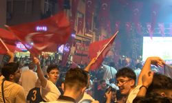İstanbul - İstanbul'da A Milli Futbol Takımı'nın galibiyeti coşkuyla kutlandı