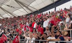 İstanbul-Türkiye milli maça kilitlendi; binlerce kişi maçı meydanlarda izledi