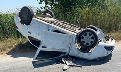 Antalya'da takla atan otomobilde yaralanmadan kurtuldu