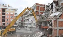 Alanya Belediyesi harekete geçti! Riskli binanın yıkımına başlandı