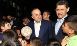 Dışişleri Bakanı Çavuşoğlu Antalya'da! İftar sonrası depremzede vatandaşlarla sohbet etti