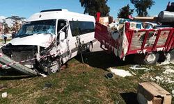 Serik'te okul servisi kaza yaptı! 4'ü öğrenci 5 kişi yaralandı
