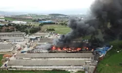 Kimya fabrikasının deposunda yangın! Patlamalar oluyor