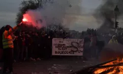 Fransa'da sokaklar karıştı! Protestolar sürüyor