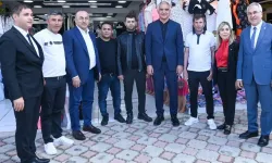 Bakan Çavuşoğlu ve Ersoy turizmci esnafın sorunun dinledi