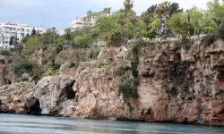Antalya'da manzara keyfi pahalıya mal oldu! 20 metrelik falezlerden düştü