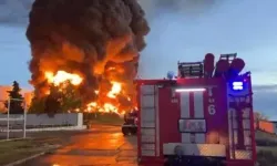 Kırım’da büyük yangın! Yakıt depoları İHA'larla vuruldu