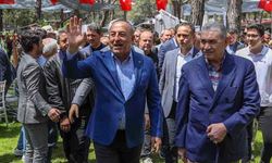 Bakan Çavuşoğlu muhalefete yüklendi: Ders vermeye hazır mıyız