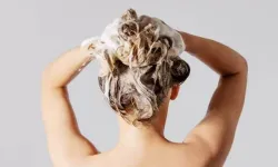 Bu şampuanı asla kullanmayın! Saçı tutam tutam döküyor