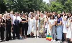 AÜ Rektörü Özlenen Özkan'dan Türkçe öğrenen yabancı öğrencilerle buluşma