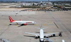 Antalya Havalimanı'nda yoğun trafik! Hem inşaat hem uçuşlar sürüyor