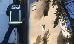 Muratpaşa'da ev yangını! Etrafa sıçramadan söndürüldü