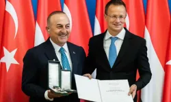 Mevlüt Çavuşoğlu’na Macaristan’dan ‘Liyakat Nişanı’ madalyası!