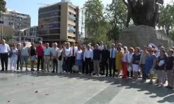 Lozan Barış Antlaşması'nın yıldönümünde anıta çelenk