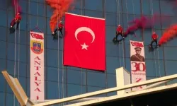 Jandarma Arama Kurtarma Timi'nden 30 Ağustos'a özel bayrak