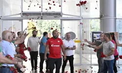 İlk şampiyon Orhan Okulu'ya çiçekli kutlama