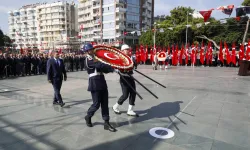 Antalya'da Atatürk Anıtı'na 100. yıl çelengi