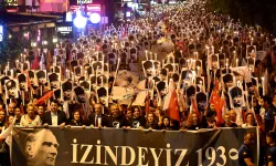 Muratpaşa’da fener alayı! Binler Ata’ya Saygı yürüyüşünde bir araya geldi