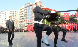 Gazi Mustafa Kemal Atatürk'ün 85'inci ölüm yıl dönümünde Cumhuriyet Meydanı'nda anıldı