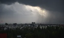 Antalya'yı kara bulutlar kapladı! Tekne battı, uçaklar inemedi