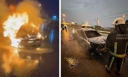 Antalya'da yanan otomobilden son anda kurtuldu
