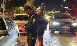Antalya polisten, korsan taksici ve yolcularına ceza