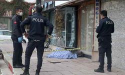 Antalya'da sokakta erkek cesedi bulundu! Kimliği barkottan tespit edildi
