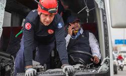 Antalya'da personel servisi kamyonetle çarpıştı! 9 kişi yaralandı