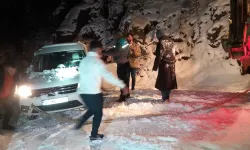 Antalya'da karda mahsur kalan vatandaşlar kurtarıldı