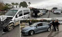 Antalya'da zincirleme kaza! 4 aracın karıştığı kazada kimse yaralanmadı