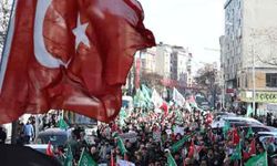 Binlerce kişi şehitler ve Filistin için yürüdü 